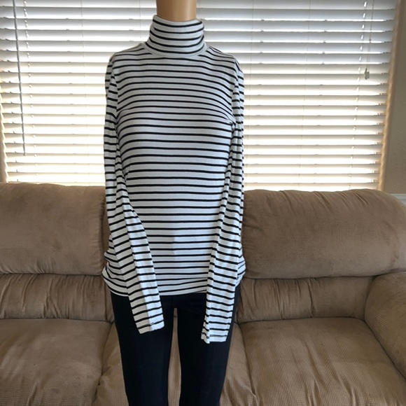 Splendid | NWT Black & White Long Sleeve Turtle Neck Small - Picture 1 of 4